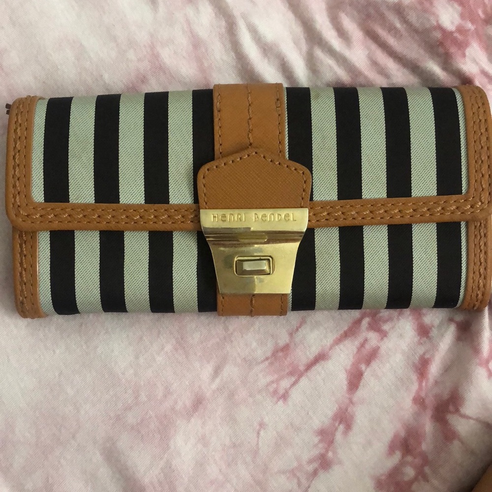 Henri Bendel Wallet